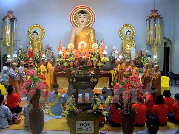 Vietnamitas en Laos celebran ceremonia budista de Vu Lan ảnh 1