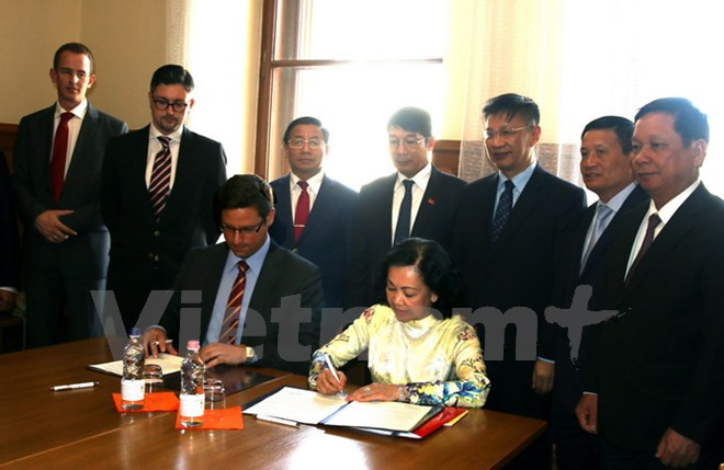 Partido gobernantes de Vietnam y Hungría fortalecen cooperación ảnh 1