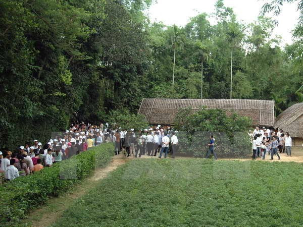 Vietnamitas rinden homenaje al Presidente Ho Chi Minh en ocasión del Día Nacional ảnh 1 Vietnamitas rinden homenaje al Presidente Ho Chi Minh en ocasión del Día Nacional ảnh 1