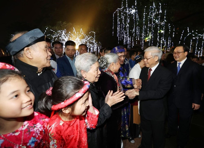 Secretario general del PCV da bienvenida al Tet con residentes de Hanoi ảnh 1