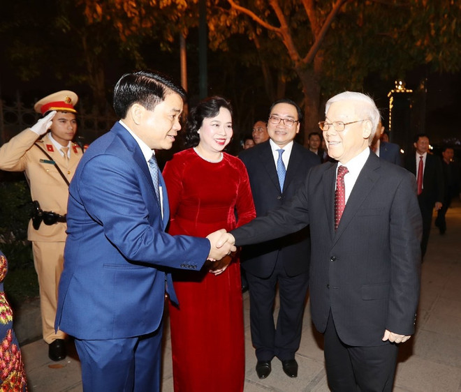 Secretario general del PCV da bienvenida al Tet con residentes de Hanoi ảnh 8