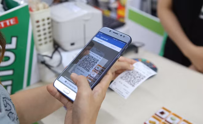 COVID-19 impulsa mercado de billeteras electrónicas en Vietnam ảnh 1