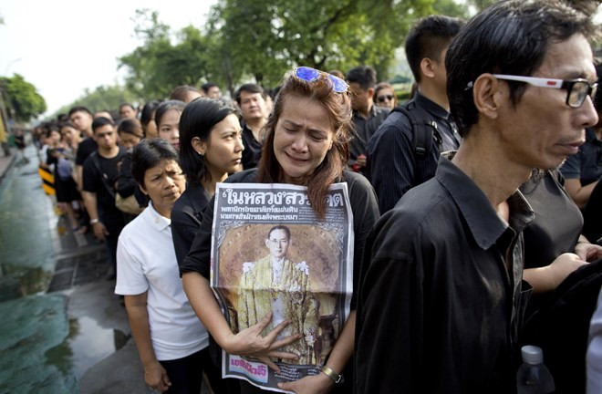 Tailandia abre Palacio Real para que el público rinda homenaje al difunto rey ảnh 1 Tailandia abre Palacio Real para que el público rinda homenaje al difunto rey ảnh 1