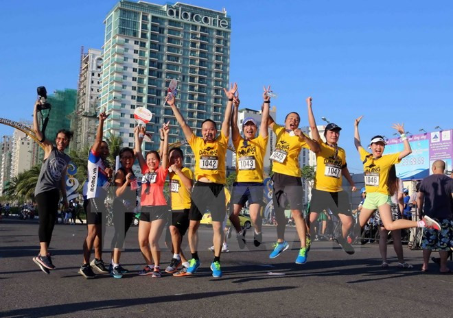 Miles de corredores compiten en el Maratón internacional de Da Nang ảnh 1 Miles de corredores compiten en el Maratón internacional de Da Nang ảnh 1