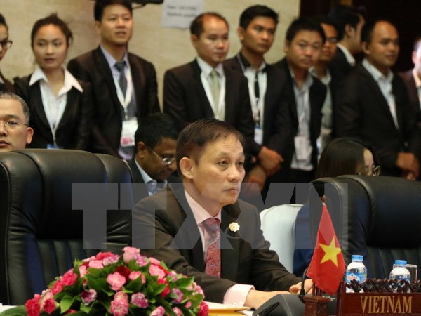 Vicecanciller: Vietnam contribuyó activamente a formación de Comunidad de ASEAN ảnh 1