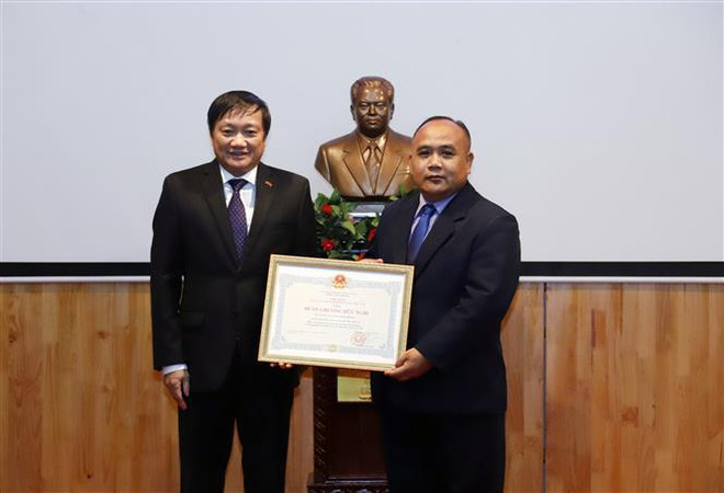 Vietnam otorga Orden de la Amistad al Museo laosiano Kaysone Phomvihane ảnh 1 Vietnam otorga Orden de la Amistad al Museo laosiano Kaysone Phomvihane ảnh 1
