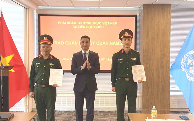 Dos oficiales vietnamitas obtienen rangos militares en Nueva York ảnh 1 Dos oficiales vietnamitas obtienen rangos militares en Nueva York ảnh 1