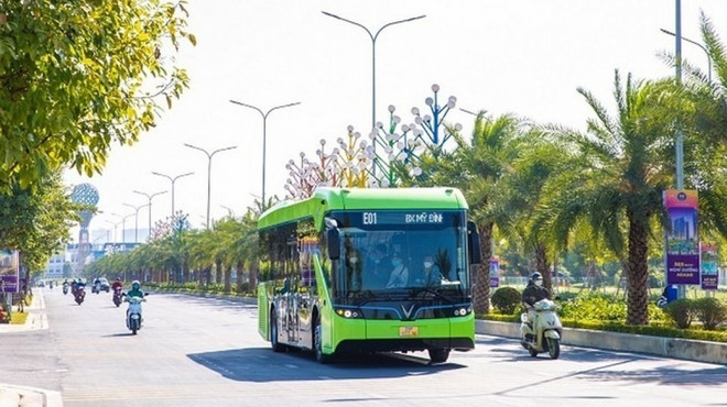  Autobuses eléctricos, solución eficiente para el transporte público en Hanoi ảnh 1