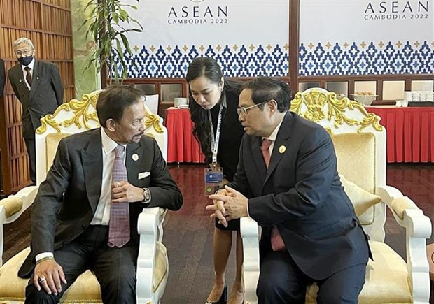 Premier vietnamita sostiene encuentro con el Sultán de Brunei al margen de Cumbres de ASEAN ảnh 1 Premier vietnamita sostiene encuentro con el Sultán de Brunei al margen de Cumbres de ASEAN ảnh 1