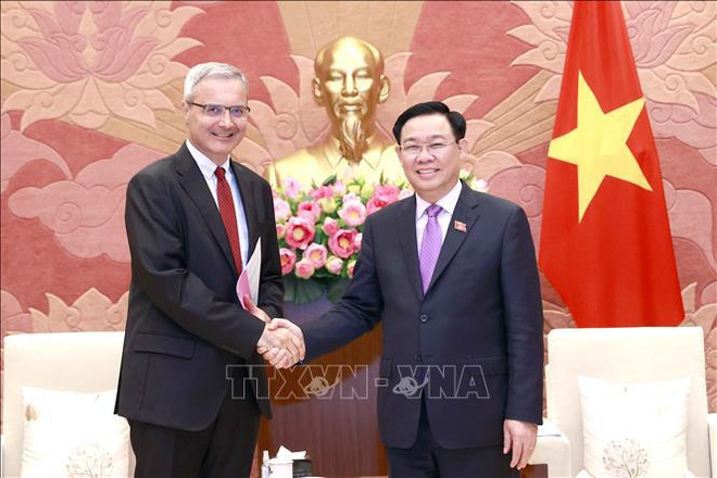 Vietnam atesora asociación estratégica con Francia, afirma presidente de Parlamento ảnh 1 Vietnam atesora asociación estratégica con Francia, afirma presidente de Parlamento ảnh 1