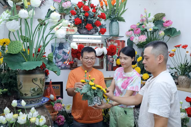 Confección de flores de seda en Hanoi ảnh 3