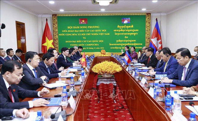Titular del Parlamento vietnamita sostiene conversaciones con su homólogo camboyano ảnh 1 Titular del Parlamento vietnamita sostiene conversaciones con su homólogo camboyano ảnh 1