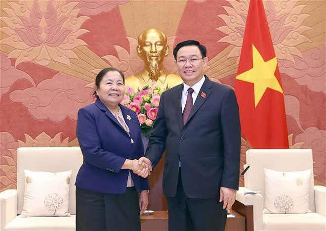 Recibe presidente parlamentario vietnamita a dirigente partidista laosiana ảnh 1 Recibe presidente parlamentario vietnamita a dirigente partidista laosiana ảnh 1