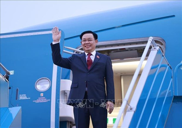 Presidente del Parlamento vietnamita parte de Hanoi rumbo hacia AIPA-43, Camboya y Filipinas ảnh 1