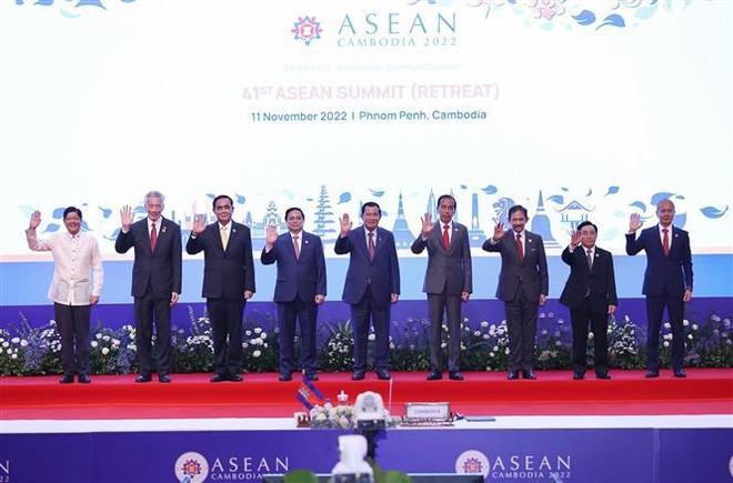 Visita del primer ministro vietnamita a Camboya profundiza nexos bilaterales ảnh 2 Visita del primer ministro vietnamita a Camboya profundiza nexos bilaterales ảnh 2