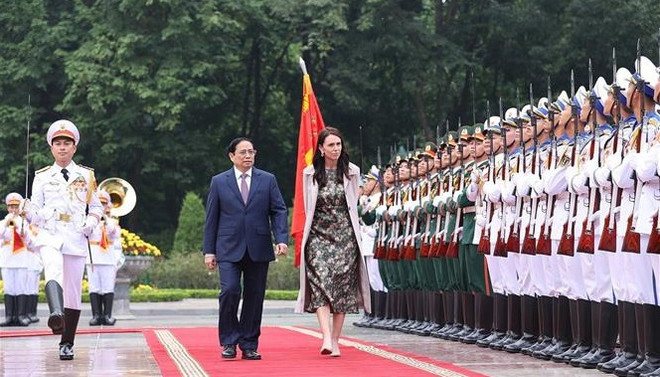 Primer ministro de Vietnam preside ceremonia de bienvenida a su homóloga neozelandesa ảnh 1