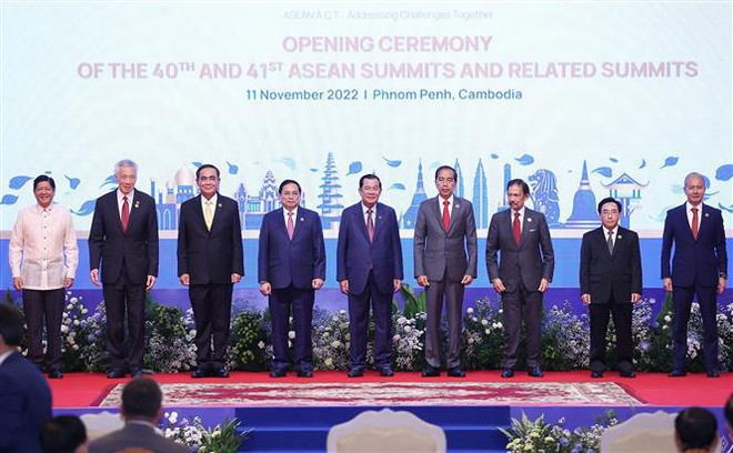 Inauguran 40ª y 41ª Cumbres de ASEAN en Camboya ảnh 1