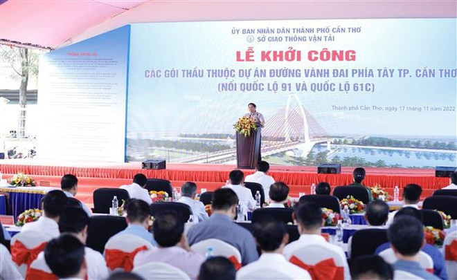 Premier vietnamita asiste al acto de inicio de construcción de carretera al Oeste de Can Tho ảnh 2 Premier vietnamita asiste al acto de inicio de construcción de carretera al Oeste de Can Tho ảnh 2