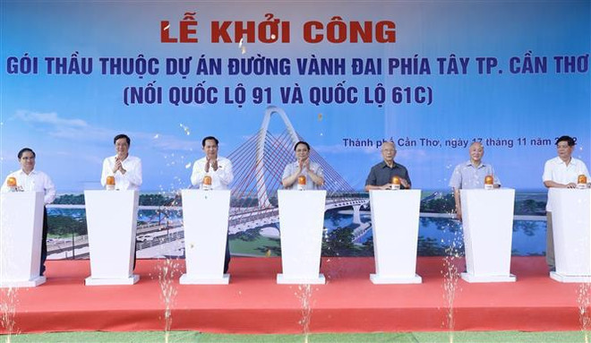 Premier vietnamita asiste al acto de inicio de construcción de carretera al Oeste de Can Tho ảnh 1 Premier vietnamita asiste al acto de inicio de construcción de carretera al Oeste de Can Tho ảnh 1