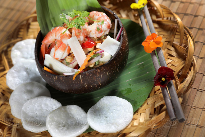 Ensalada con núcleo de cocotero, especialidad de región occidental de Vietnam ảnh 1 Ensalada con núcleo de cocotero, especialidad de región occidental de Vietnam ảnh 1