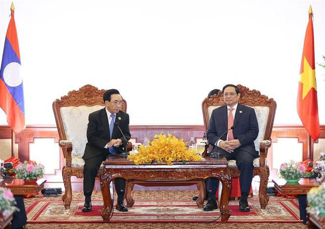Premier vietnamita dialoga con su homólogo laosiano en Camboya ảnh 2 Premier vietnamita dialoga con su homólogo laosiano en Camboya ảnh 2