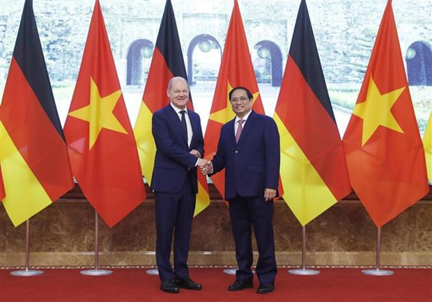 Premier vietnamita mantiene conversaciones con el canciller alemán Olaf Scholz ảnh 1