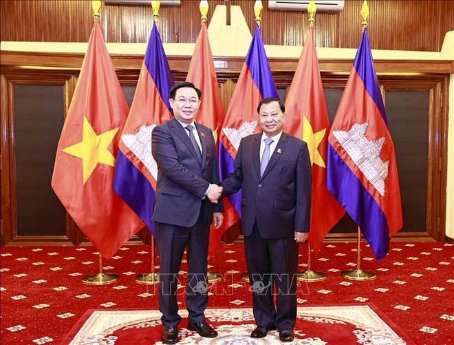 Presidente del Parlamento vietnamita se reúne con titular del Senado de Camboya ảnh 1 Presidente del Parlamento vietnamita se reúne con titular del Senado de Camboya ảnh 1