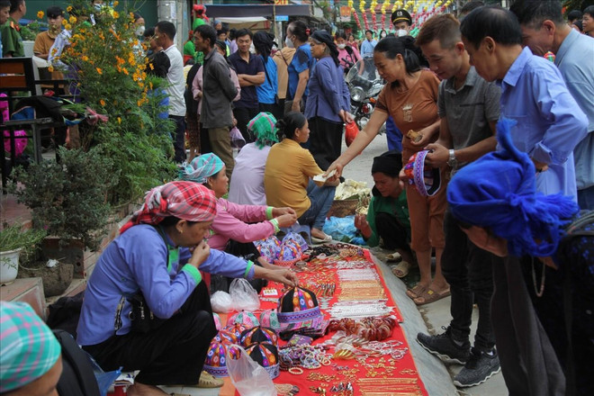 Colores culturales del mercado de Bao Lac en Cao Bang ảnh 2 Colores culturales del mercado de Bao Lac en Cao Bang ảnh 2