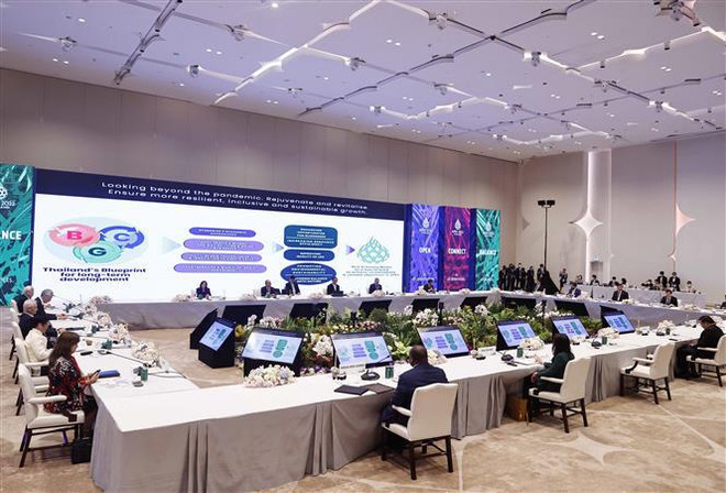 Presidente de Vietnam asiste a Reunión de Líderes Económicos del APEC ảnh 2 Presidente de Vietnam asiste a Reunión de Líderes Económicos del APEC ảnh 2