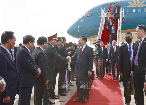 Presidente parlamentario inicia visita oficial a Camboya y asistencia a AIPA-43 ảnh 1 Presidente parlamentario inicia visita oficial a Camboya y asistencia a AIPA-43 ảnh 1