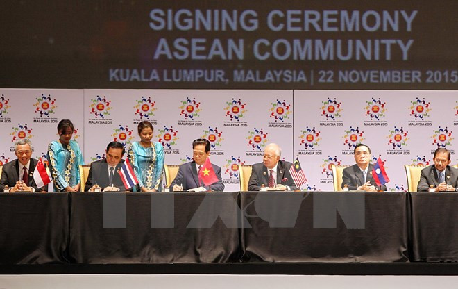 Vicecanciller: Consenso de formar Comunidad es mayor éxito de Cumbre ASEAN ảnh 1 Vicecanciller: Consenso de formar Comunidad es mayor éxito de Cumbre ASEAN ảnh 1