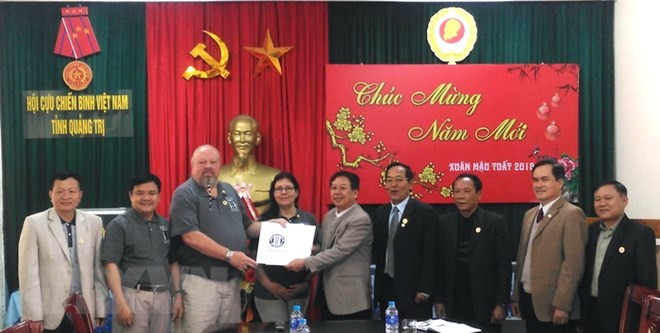 Veteranos estadounidenses entregan registros de restos de mártires en Quang Tri ảnh 1 Veteranos estadounidenses entregan registros de restos de mártires en Quang Tri ảnh 1