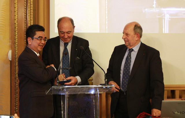 Profesor vietnamita instalado como miembro de Academia francesa ảnh 1 Profesor vietnamita instalado como miembro de Academia francesa ảnh 1