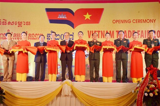 Inauguran feria comercial vietnamita en Camboya ảnh 1 Inauguran feria comercial vietnamita en Camboya ảnh 1