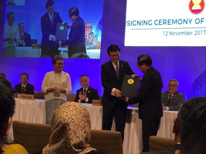 ASEAN y Hong Kong (China) firman acuerdos de comercio e inversión ảnh 1