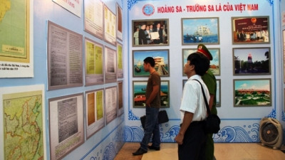 Exponen en Phu Tho documentos históricos sobre Hoang Sa y Truong Sa de Vietnam ảnh 1 Exponen en Phu Tho documentos históricos sobre Hoang Sa y Truong Sa de Vietnam ảnh 1