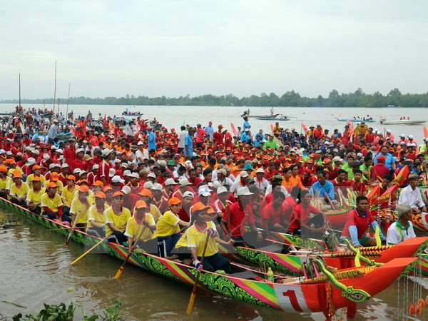 Celebran regata de comunidad Khmer en Vietnam ảnh 1 Celebran regata de comunidad Khmer en Vietnam ảnh 1