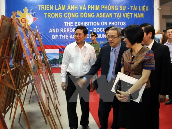 Realizan exposición de fotos y reportajes sobre ASEAN en provincia vietnamita de Ninh Thuan ảnh 1 Realizan exposición de fotos y reportajes sobre ASEAN en provincia vietnamita de Ninh Thuan ảnh 1