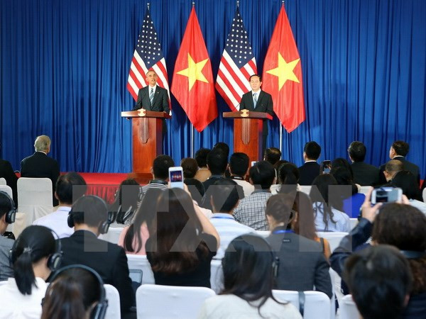 Presidentes vietnamita y estadounidense copresidieron rueda internacional de prensa ảnh 1 Presidentes vietnamita y estadounidense copresidieron rueda internacional de prensa ảnh 1