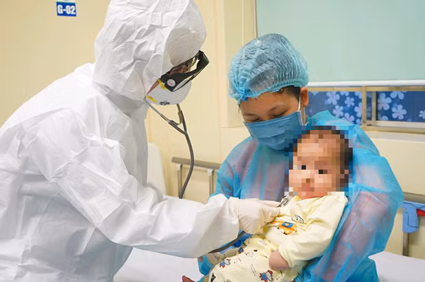 COVID-19: Curan con éxito a bebé de tres meses en Vietnam ảnh 1