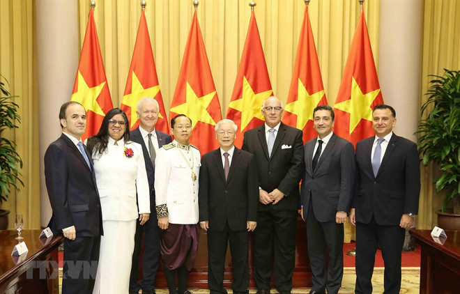 Recibe máximo dirigente de Vietnam a nuevos embajadores extranjeros ảnh 1 Recibe máximo dirigente de Vietnam a nuevos embajadores extranjeros ảnh 1