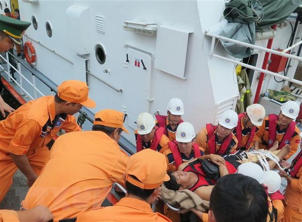 Vietnam rescata a cuatro marineros filipinos ảnh 1 Vietnam rescata a cuatro marineros filipinos ảnh 1