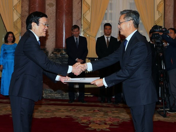 Recibe presidente vietnamita a nuevos embajadores ảnh 1 Recibe presidente vietnamita a nuevos embajadores ảnh 1