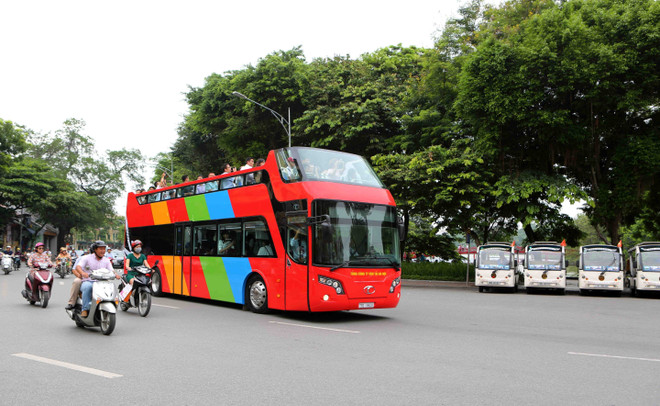 Hanoi prueba nuevo servicio de bus turístico de dos pisos ảnh 1 Hanoi prueba nuevo servicio de bus turístico de dos pisos ảnh 1