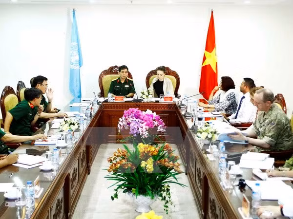 Delegación de ONU evalúa hospital de campaña de Vietnam ảnh 1 Delegación de ONU evalúa hospital de campaña de Vietnam ảnh 1
