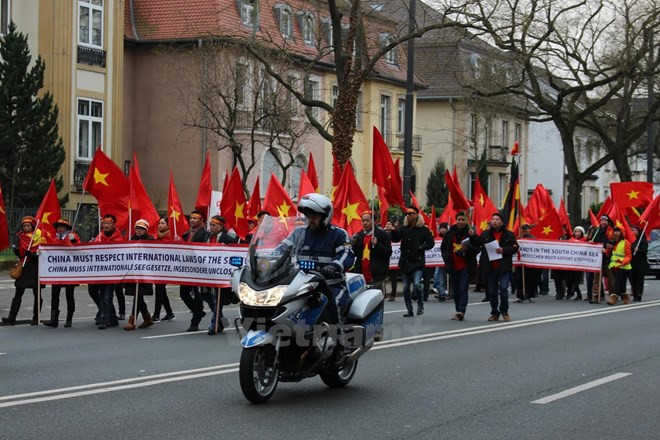 Vietnamitas residentes en Europa solicitan debate de cuestión del Mar del Este en Cumbre del G20 ảnh 1 Vietnamitas residentes en Europa solicitan debate de cuestión del Mar del Este en Cumbre del G20 ảnh 1