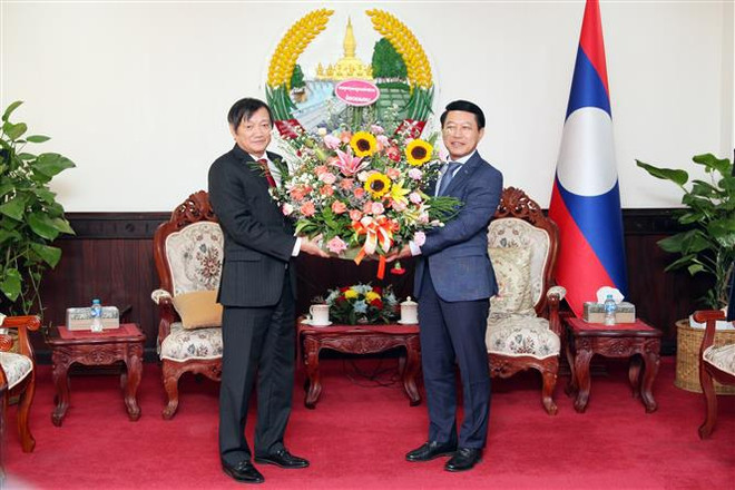 Vietnam felicita a Laos por sus logros en los últimos 48 años ảnh 1 Vietnam felicita a Laos por sus logros en los últimos 48 años ảnh 1