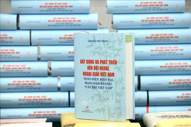 Expertos: Libro del máximo dirigente partidista vietnamita sobre diplomacia es un documento invaluable ảnh 1