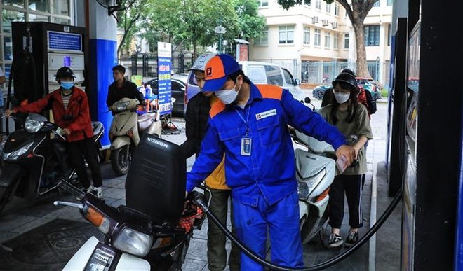 Disminuyen precios de combustibles en Vietnam ảnh 1 Disminuyen precios de combustibles en Vietnam ảnh 1