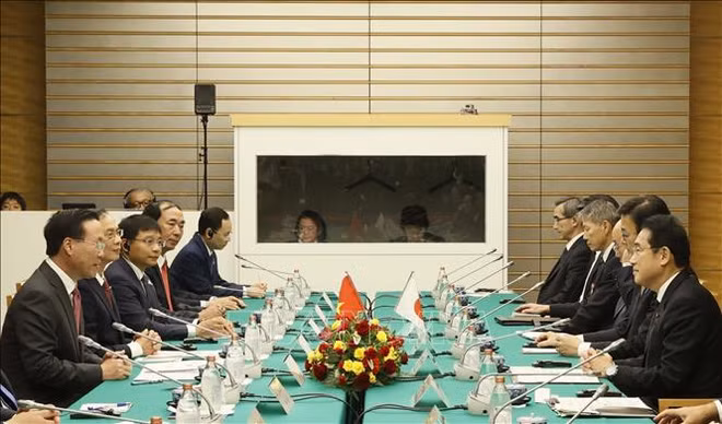 Presidente de Vietnam conversa con primer ministro de Japón ảnh 1